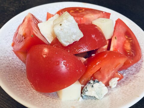 トマトとブルーチーズのカプレーゼ